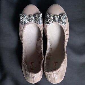 NEW Levity Women's Leather Ballet Flats Sz 8 M Bow Soft Comfortable Shoes Tan